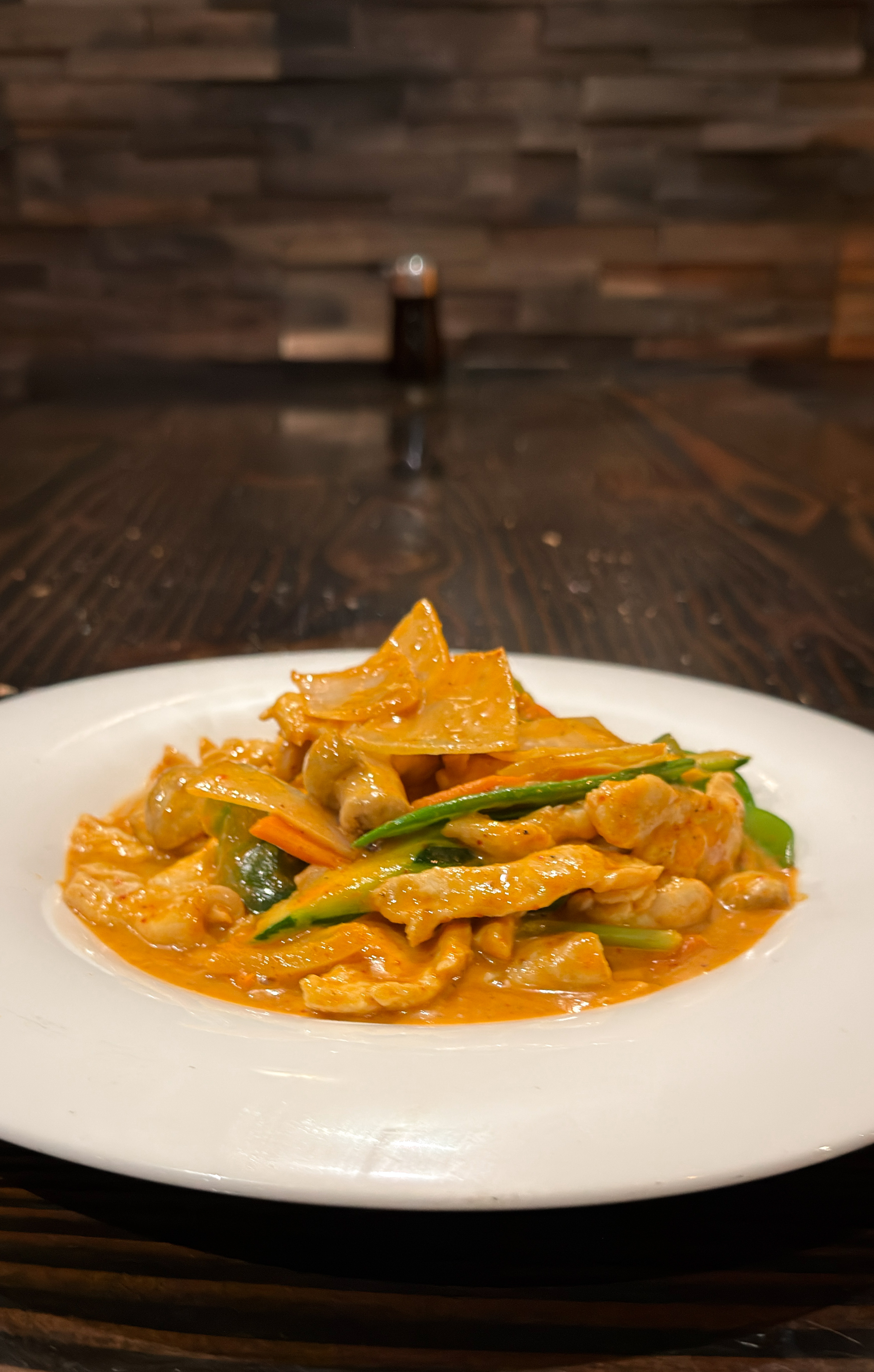 Red curry chicken with bell pepper