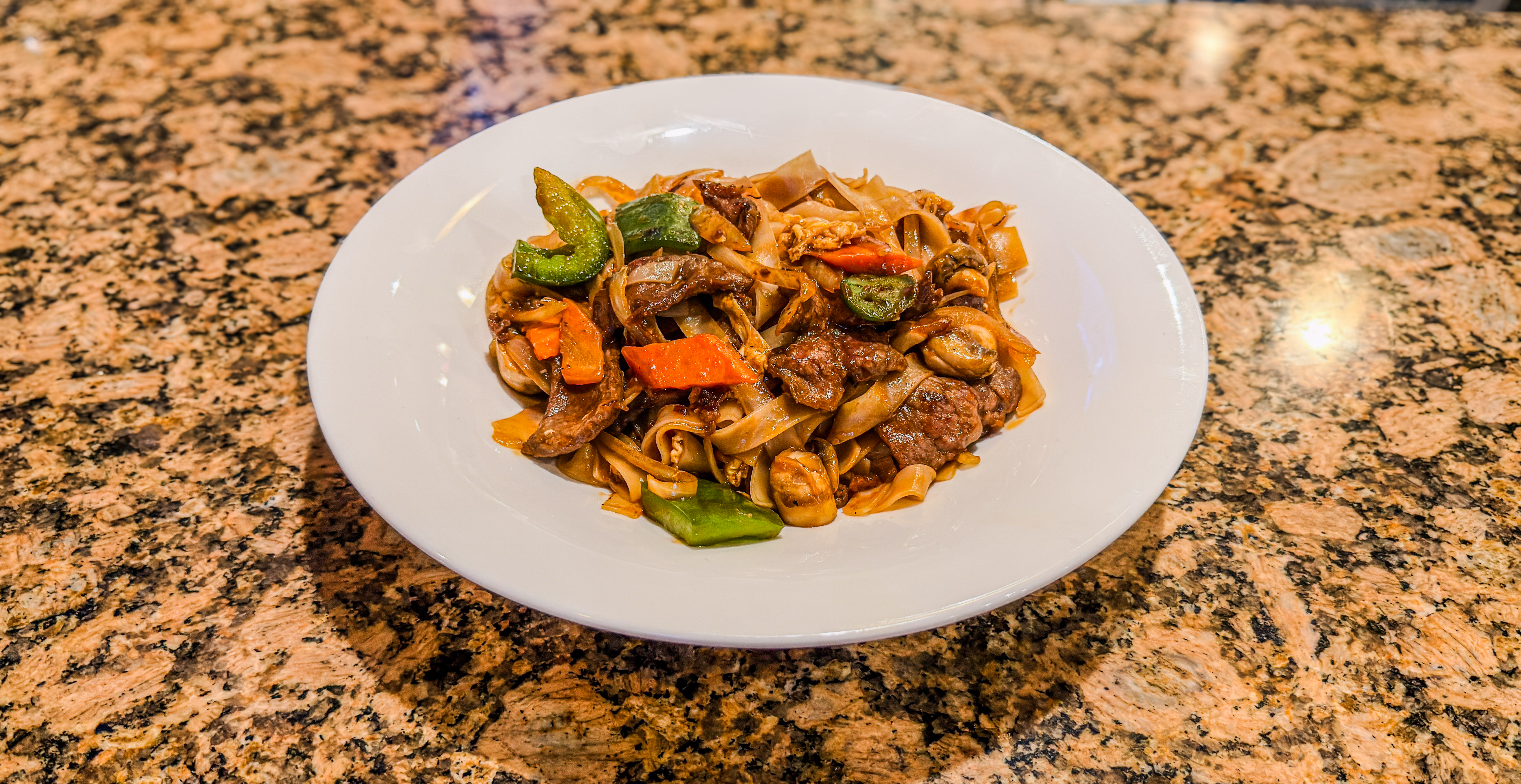 Seafood drunken noodles